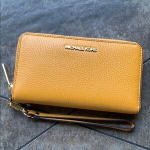 MICHAEL KORS JET SET TRAVEL LG FLAT MF PHN CASE